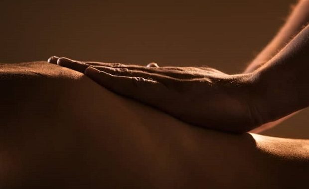 Massage nam là một hình thức massage rất có lợi cho sức khoẻ của phái mạnh