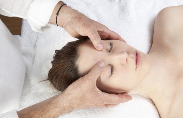 Cách massage giảm đau đầu qua những kỹ thuật bài bản