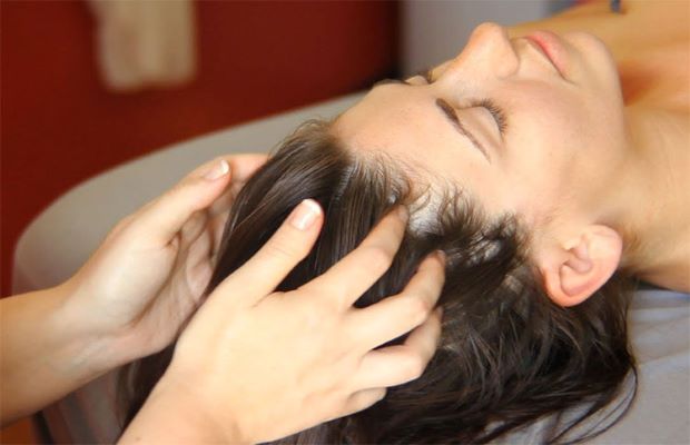 Massage tóc nằm trong massage đầu