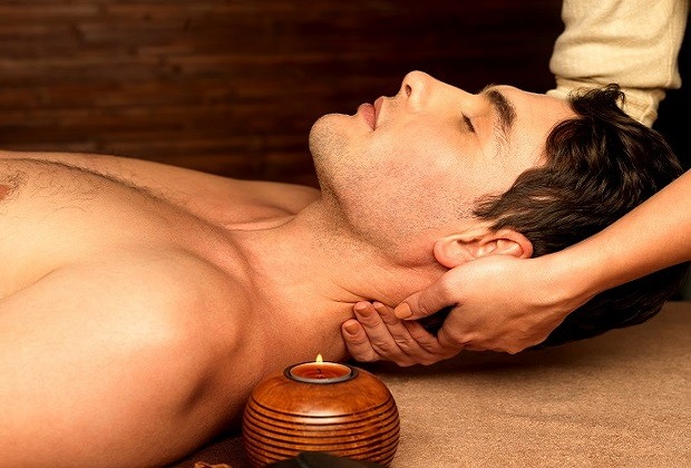 Bài massage đầu có tác động khá lớn đến nguồn năng lượng ẩn ở trán