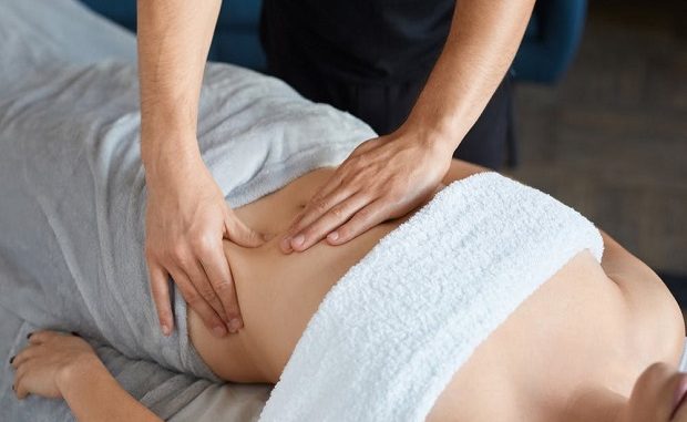 Massage bụng giảm béo là phương pháp khá lành tính
