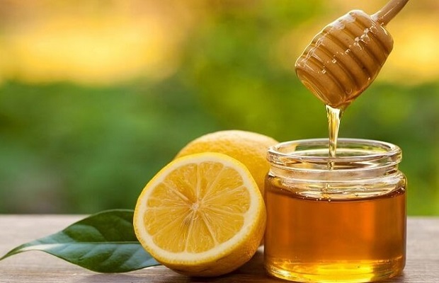 Nên massage mặt bằng dầu oliu kết hợp với chanh và mật ong để tăng độ hiểu quả 