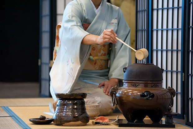 Cách massage mặt kiểu Nhật văn hoá trà