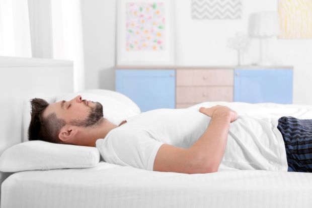 Cách làm mặt V-line cho nam - Phương pháp điều chỉnh tư thế ngủ