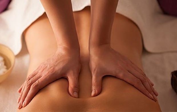 Massage Thụy Điển - Massage Thụy Điển tập trung tác động vào các lớp cơ bên ngoài