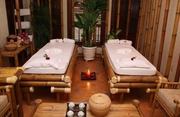 Giường massage tại Authentic Spa