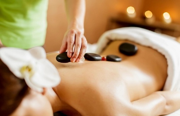 massage đá nóng tại Trà Hoa Spa