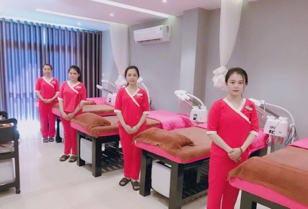 Nhân viên massage tại Seoul Spa 