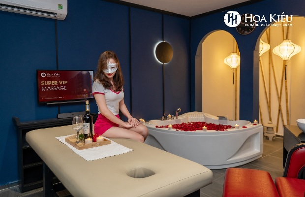 Nhân viên Hoa Kiều Spa sở hữu thân hình vô cùng nóng bỏng