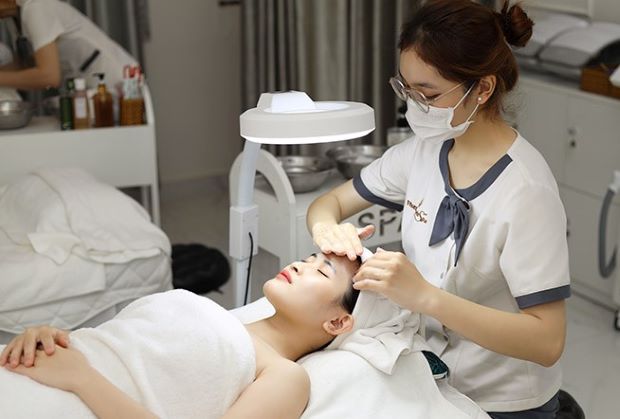 Khách hàng cảm thấy hài lòng khi đến Uyên Spa 